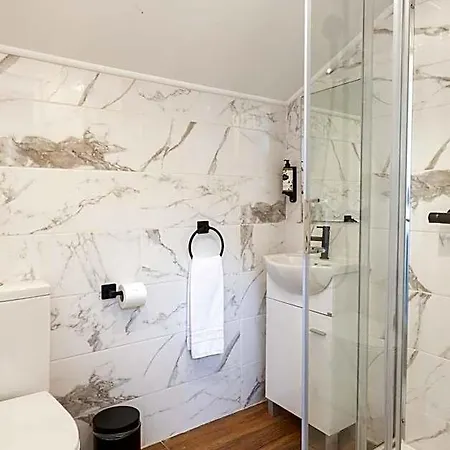 85 & By Ridan Lisbon